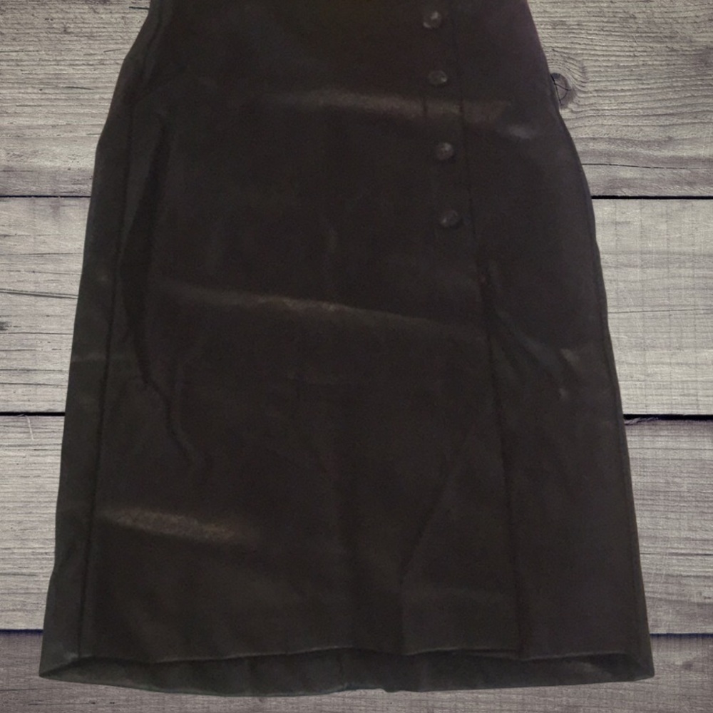 BLACK FAUX LEATHER BUTTON DETAIL LINED MIDI SKIRT - Picture 6 of 9